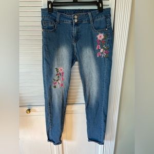 Medium Wash Embroidered Floral Skinny Jeans Juniors Size 9